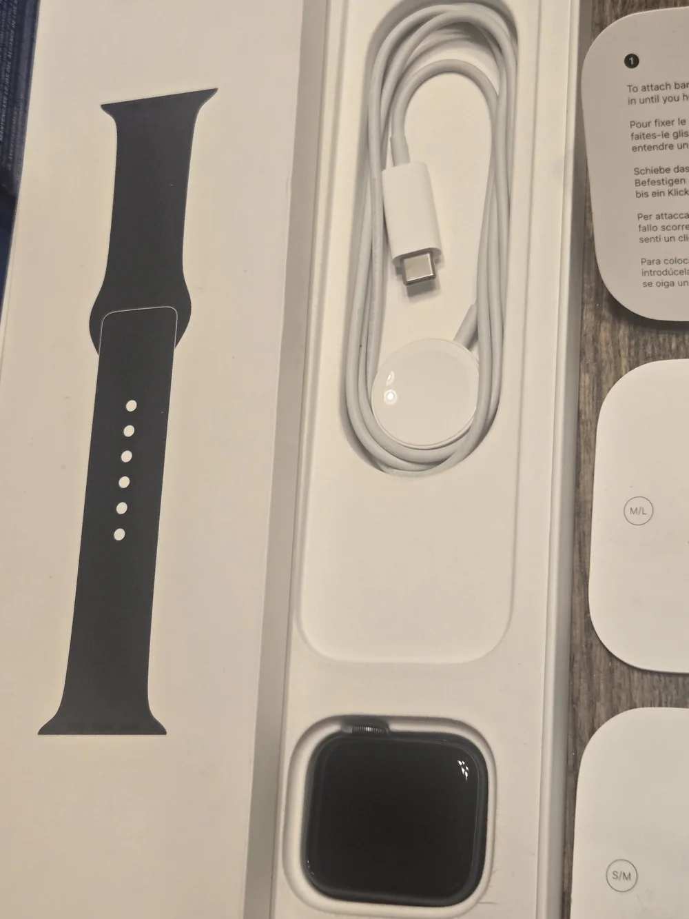 never used Apple Watch SE (1st Generation) with built-in GPS + Cellular